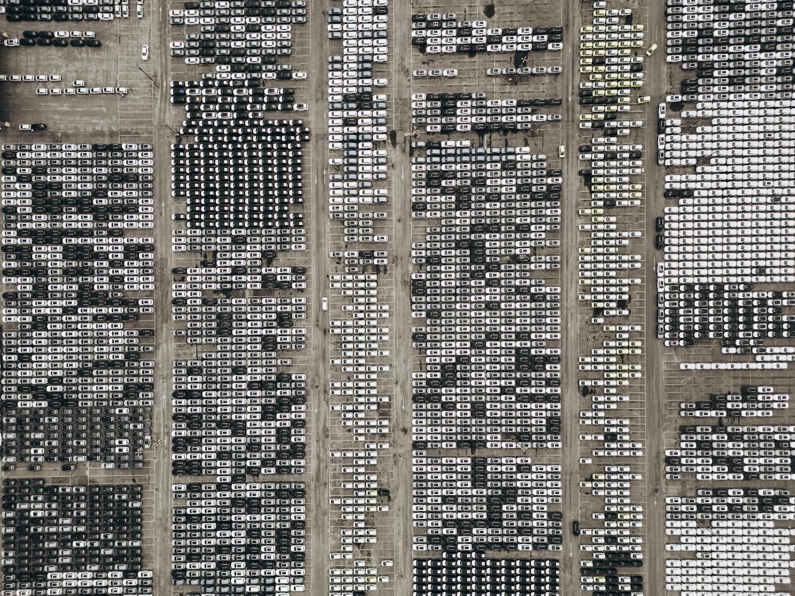 Para a história da indústria automobilística no Brasil, ela remonta ao início do século XX com a importação e montagem de veí