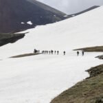 Para alimentação e hidratação para trekking de montanha, é essencial planejar refeições ricas em carboidratos complexos, prot