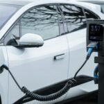 Para carros elétricos no Brasil: vale a pena o investimento?, a resposta é multifacetada. Embora o custo inicial seja mais al