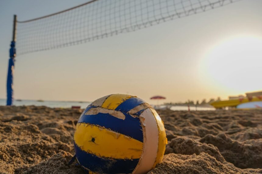 Para carros esportivos acessíveis no mercado brasileiro, considere modelos como o Volkswagen Jetta GLI, Honda Civic Si, Fiat