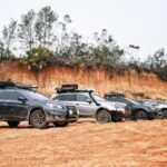 Para ter um carro off-road de verdade, um 4x4 precisa de tração integral robusta, suspensão elevada e resistente, pneus adequ