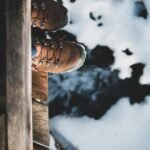 Para escolher a bota de trekking ideal, considere o tipo de terreno, clima, peso da mochila e a duração da sua aventura. Foqu