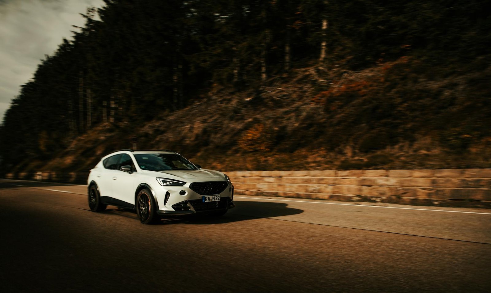 Para Crossover vs. SUV: existe diferença técnica?, sim, existem distinções técnicas importantes. Crossovers são geralmente co