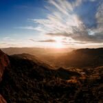 Para um roteiro de 5 dias na Serra da Mantiqueira, planeje explorar cidades como Campos do Jordão, Monte Verde e São Bento do