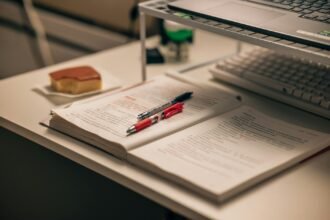 Como Fazer um Resumo Eficiente para Estudar: Domine a Arte da Memorização e Aprendizagem Acelerada — como fazer um resumo efi