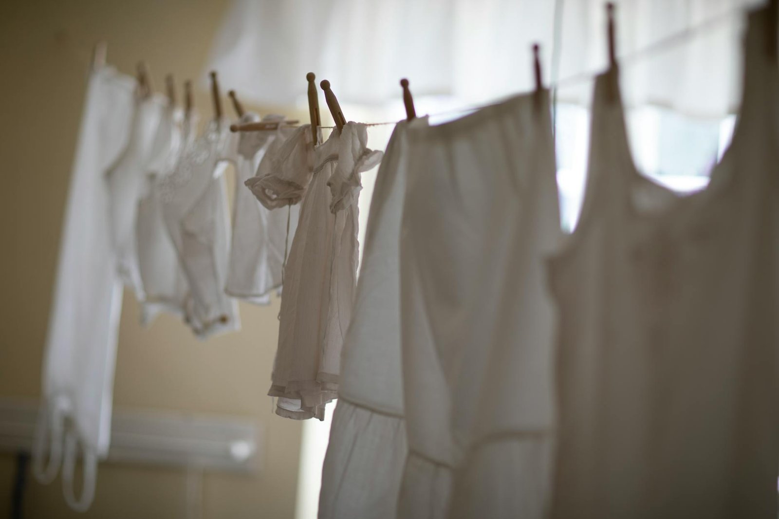 Como Lavar Roupas Delicadas em Casa Sem Estragar: O Guia Definitivo para Preservar Suas Peças — como lavar roupas delicadas s