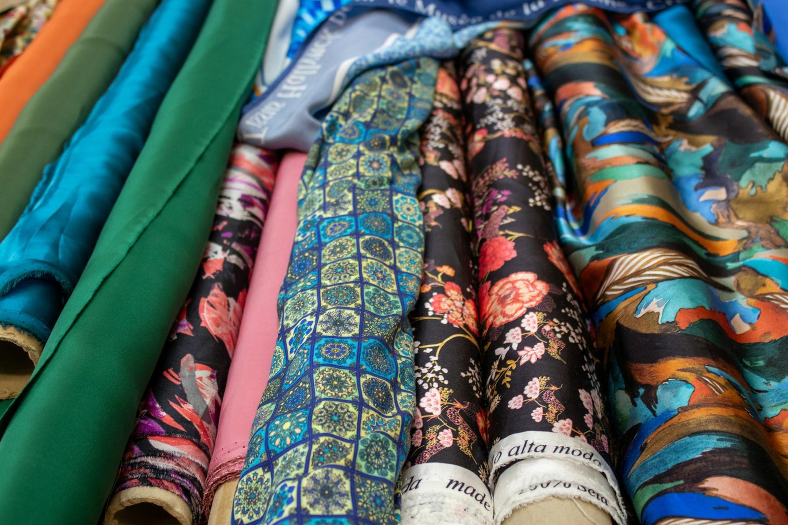 Guarda-Roupa Cápsula Acessível: O Guia Definitivo para Ter Estilo com Pouco Dinheiro — como montar um guarda-roupa cápsula co