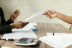 Como Negociar Dívidas com Banco, Limpar Seu Nome e Sair do Serasa: O Guia Definitivo — como negociar dívida com banco e sair