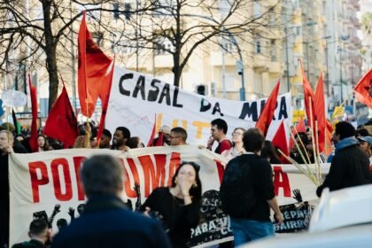 Diferença entre Esquerda e Direita na Política: Guia Completo para Decifrar o Espectro Político — diferença entre esquerda e
