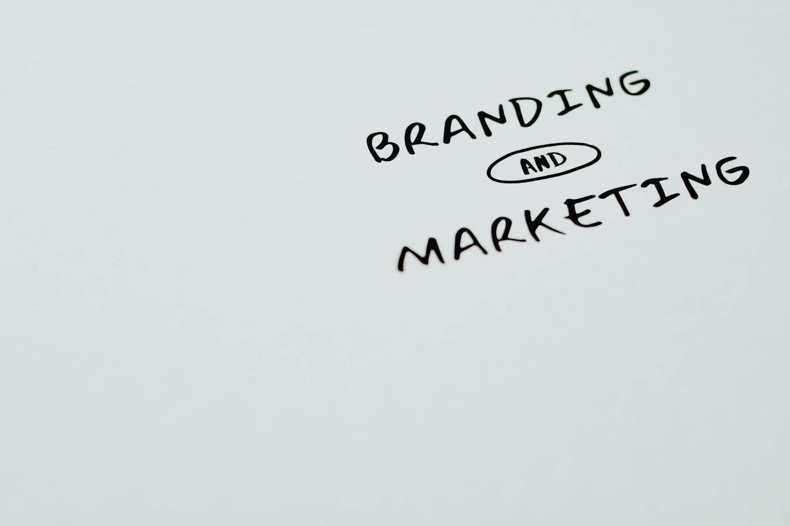 Copywriting: O Guia Essencial para Vender Mais e Conquistar Clientes com Palavras — o que é copywriting e como usar para vend