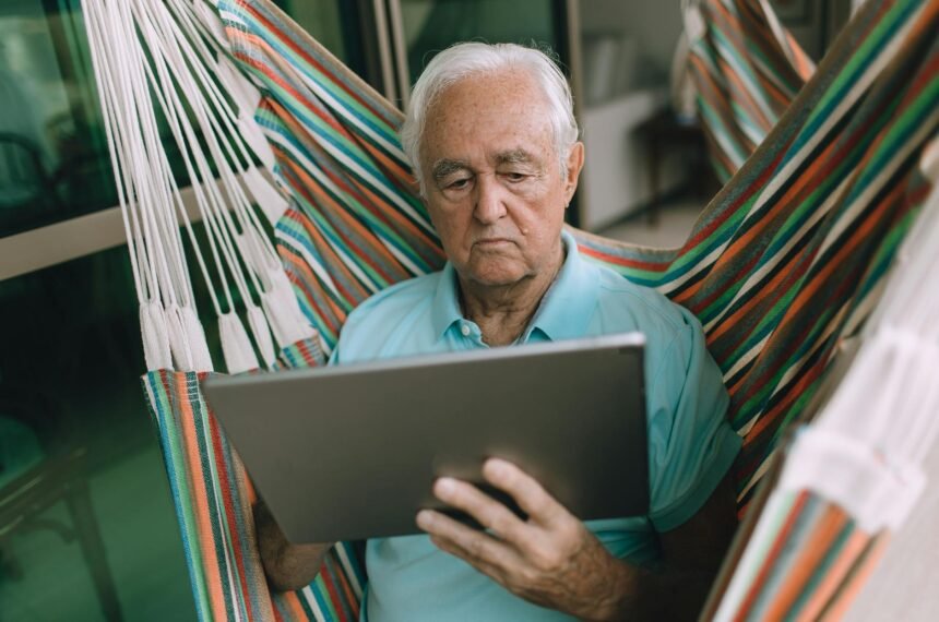Segurança Digital para Idosos: Dicas Essenciais para Navegar na Web com Confiança e Proteção — segurança digital para idosos