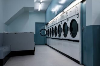 Cortinas e tapetes acumulam sujeira invisível